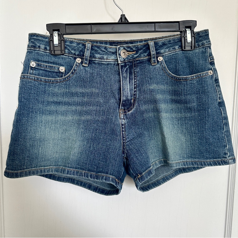 Route 66 size 6 denim shorts with some stretch. Comfortable and flattering fit.